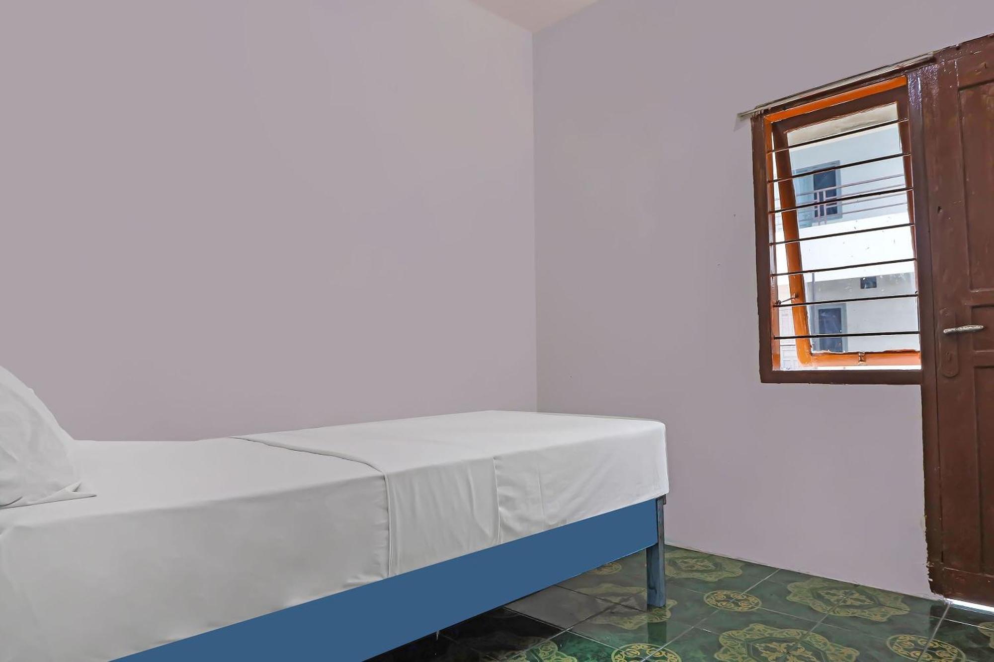 Spot On 92421 City Kost Syariah Пангкалпинанг Екстериор снимка