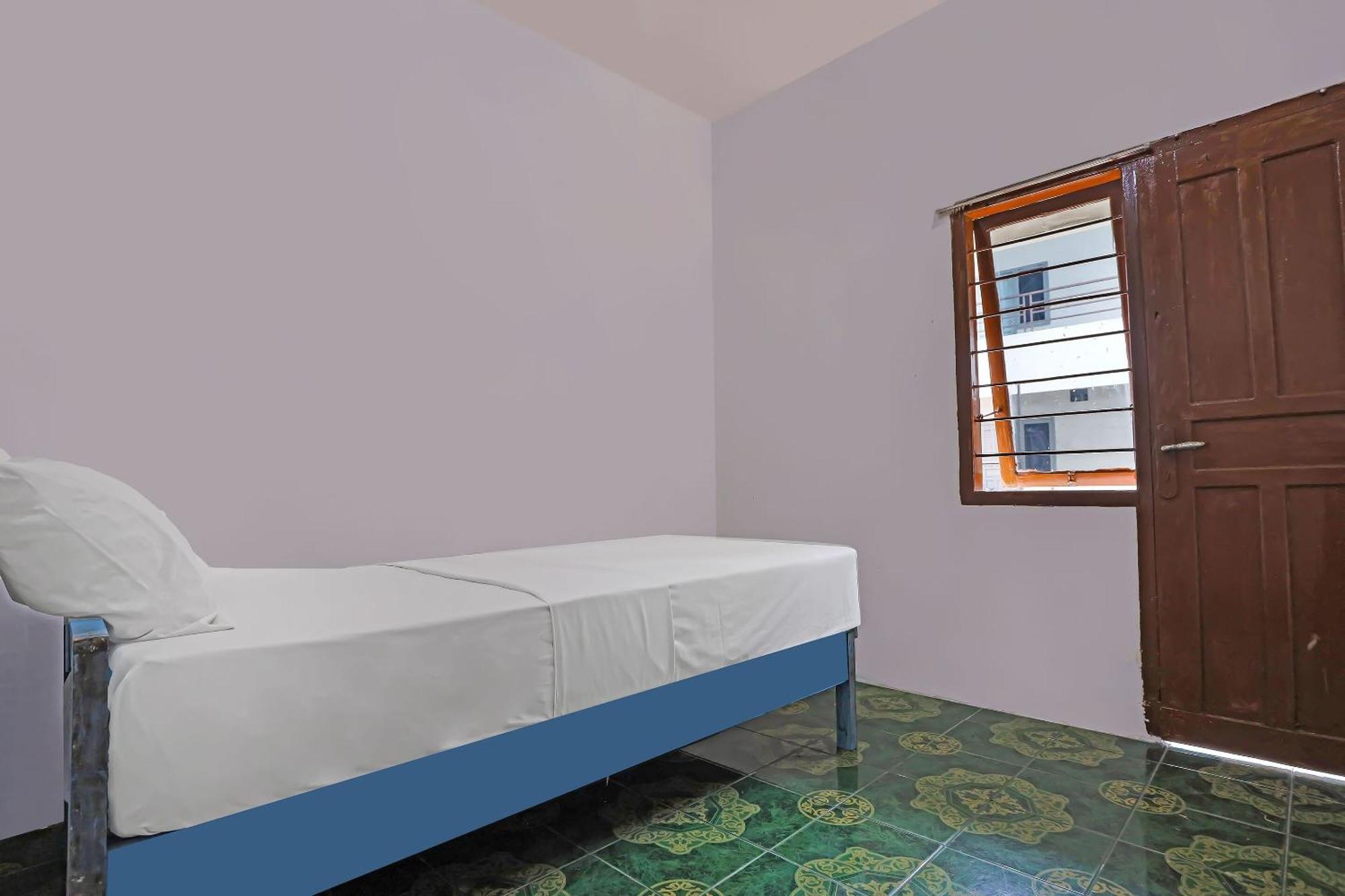 Spot On 92421 City Kost Syariah Пангкалпинанг Екстериор снимка